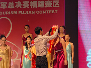 美女相聚、美酒飄香