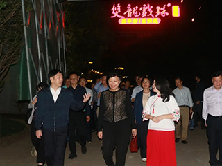 福建省人大常委會黨組副書記、副主任雷春美蒞臨雙龍戲珠酒業(yè)視察調(diào)研